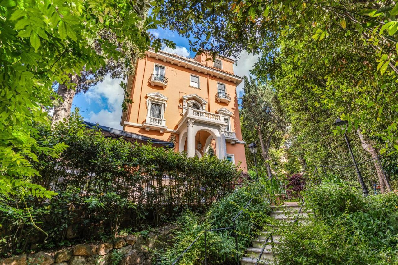Garden Hotel
