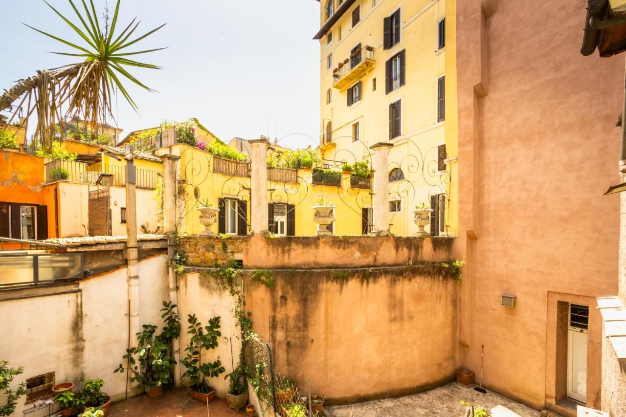 The Magic Hole Apartment Rome