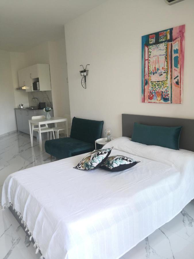 Aurelia City Garden Apartment