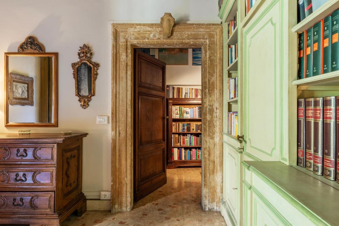 Pantheon - L'angolo Nascosto Dei Quadri Apartment *