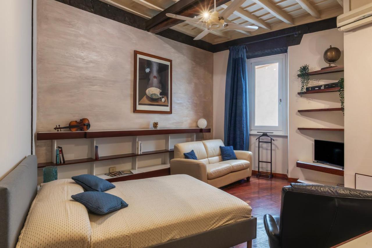 Piazza Navona Petite House Apartment Rome