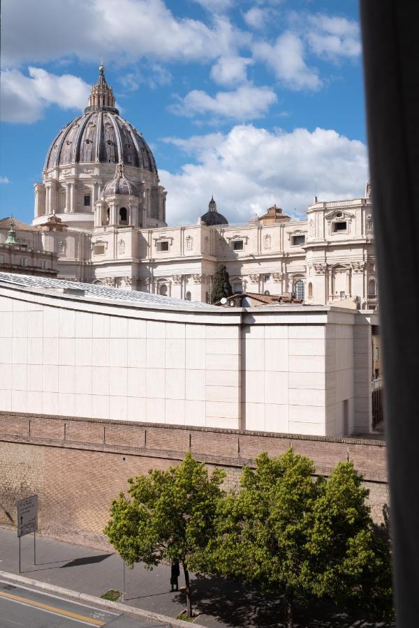 New With Amazing View Of S Peter's Dome Apartment