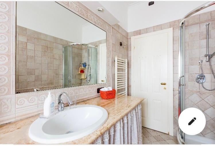 Delizioso Attico A Talenti Appartement