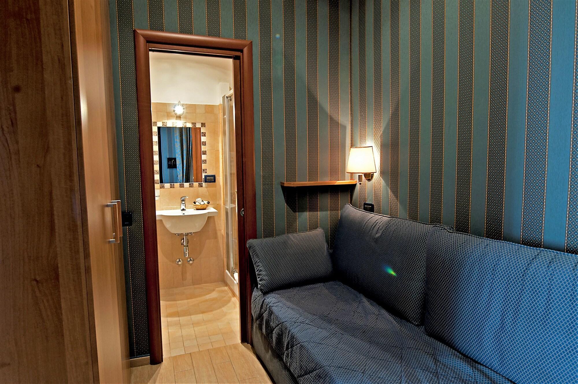 Lirico Hotel 3*