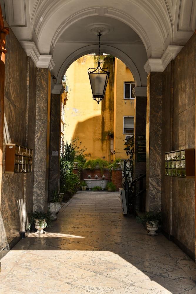 Seven Kings Relais 3* Rome