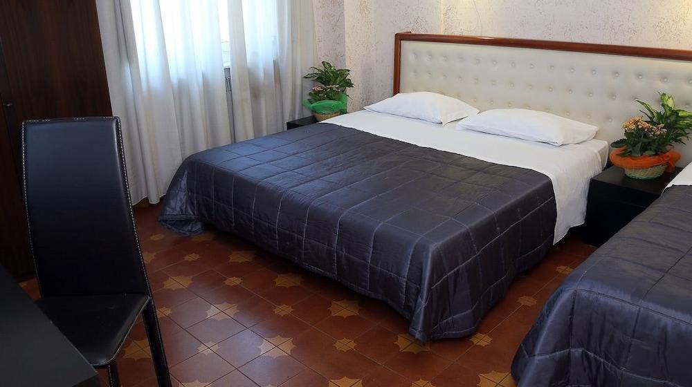 Roma Room Hotel 3* Rome