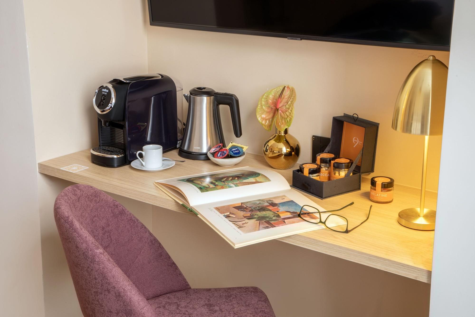 9hotel Cesari Hotel 4*