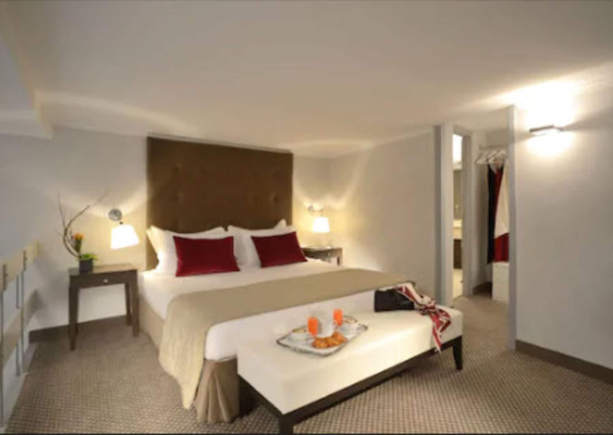 Colonna Palace 4* Rome