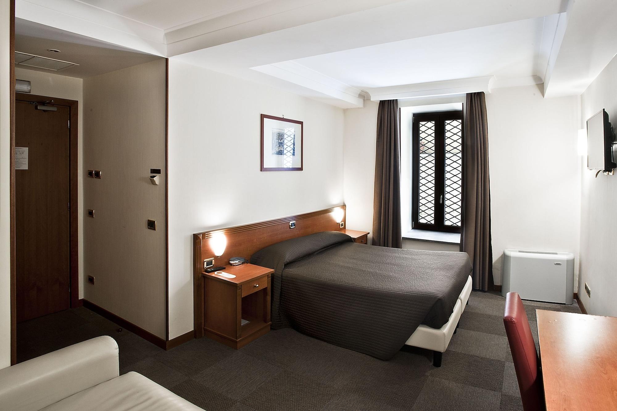 Hotel Romoli 3*