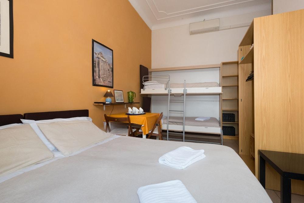 Quo Vadis 2 Bed & Breakfast Rome