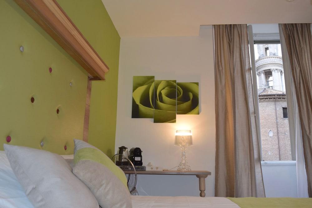 Spagna Ave Bed & Breakfast Rome