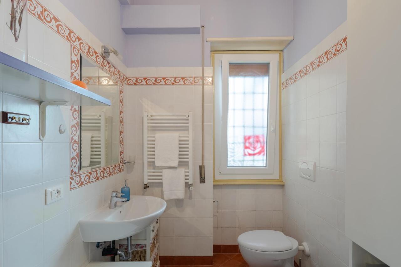 House Of Colours In Marconi, Apartment Rome