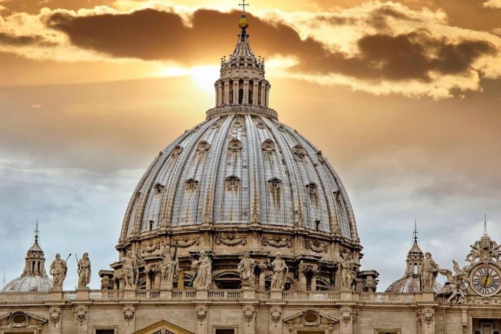 Key Vatican Museums Apartment Rome