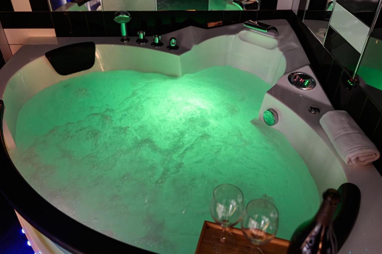 Apartment Stylish With Jacuzzi By Ndp Rent