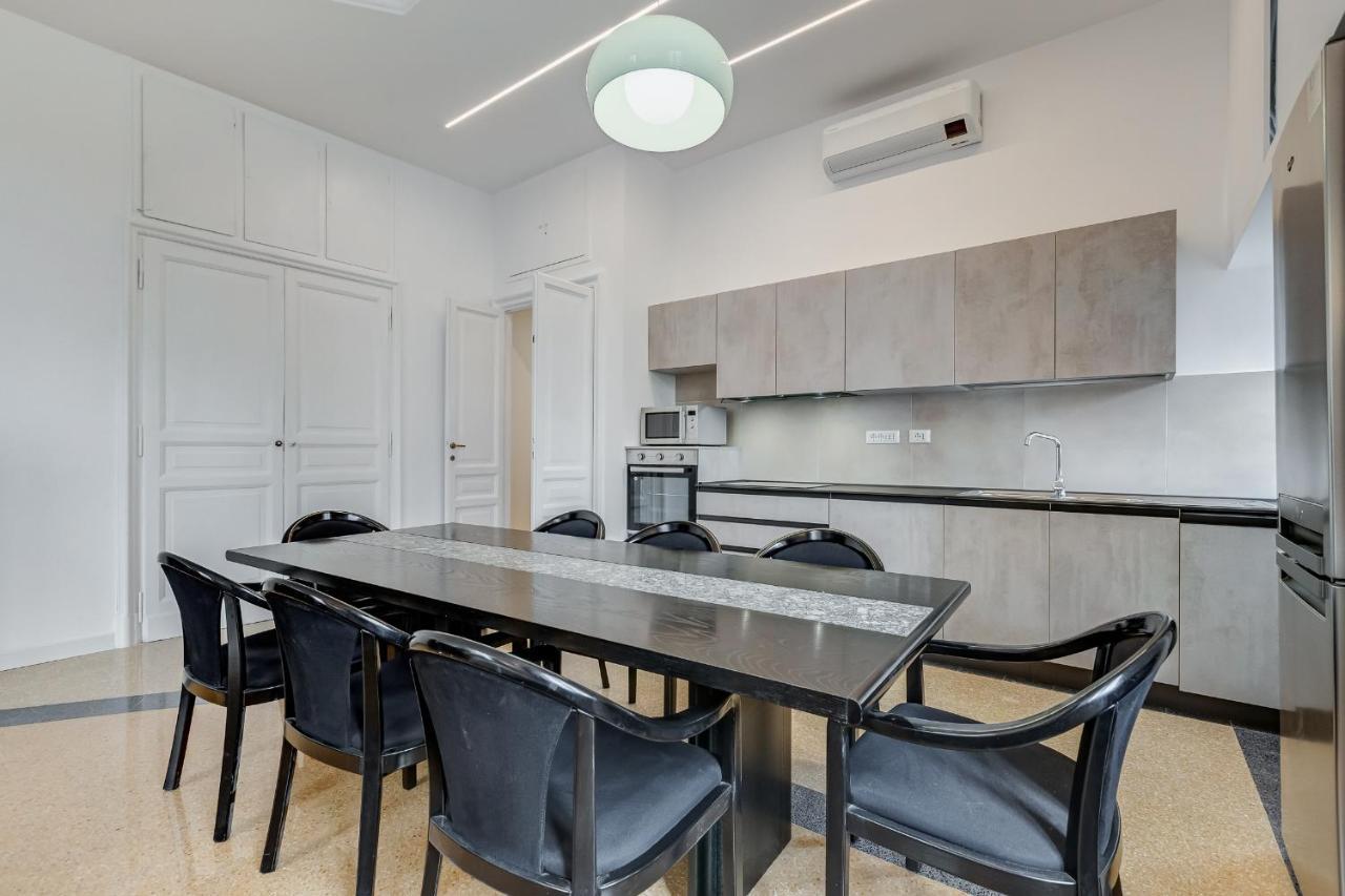 Bmga L Elegant Four-room Apt For 8 Guests In Prati Rome
