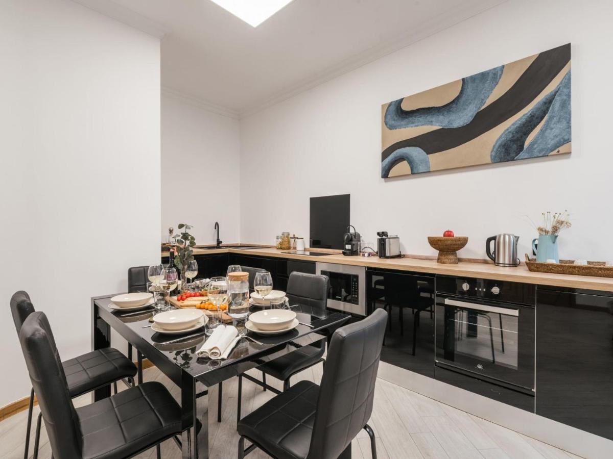 The Best Rent Spacious In Barberini Area Apartment Rome