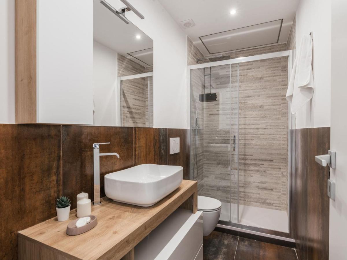 The Best Rent Spacious In Barberini Area Apartment *
