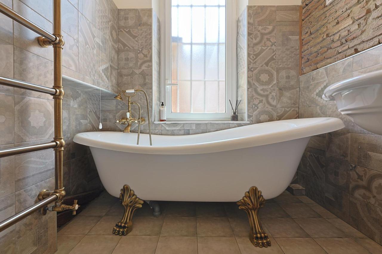 Art House Suites56 Via Del Babuino 56 * Rome