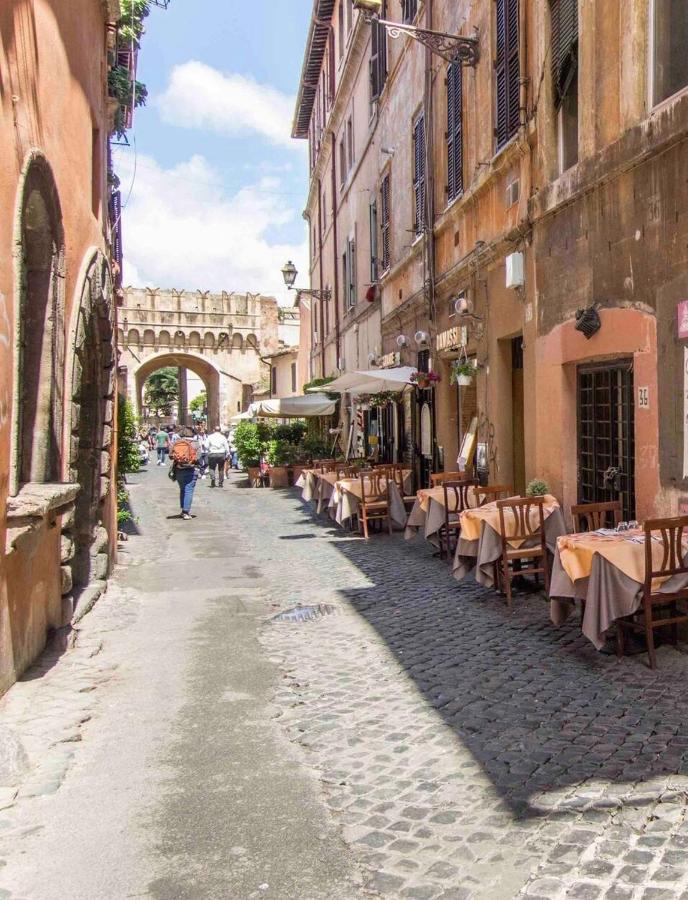 Intimo Ed Eclettico A Trastevere Apartment