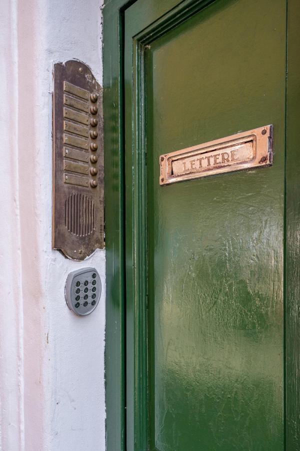 Intimo Ed Eclettico A Trastevere Apartment