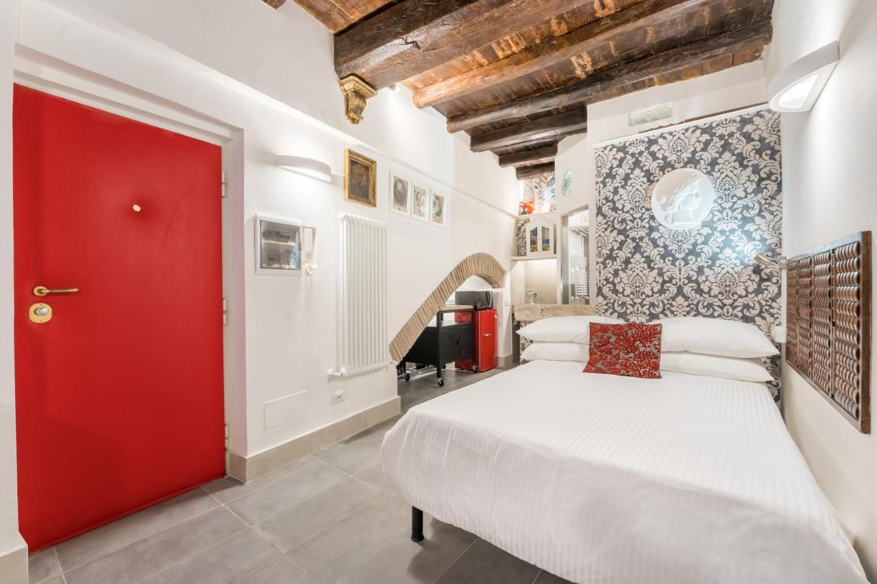 Intimo Ed Eclettico A Trastevere Apartment