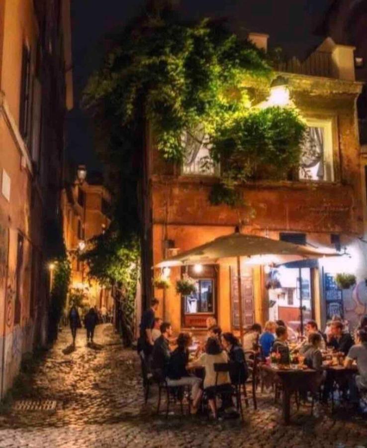 Intimo Ed Eclettico A Trastevere Apartment