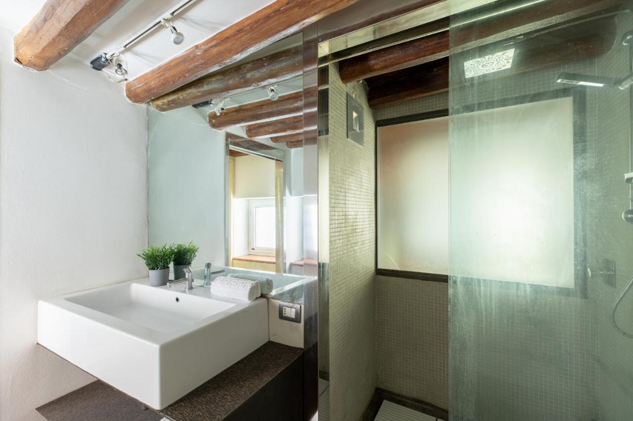 Santa Cecilia Loft Apartment Rome