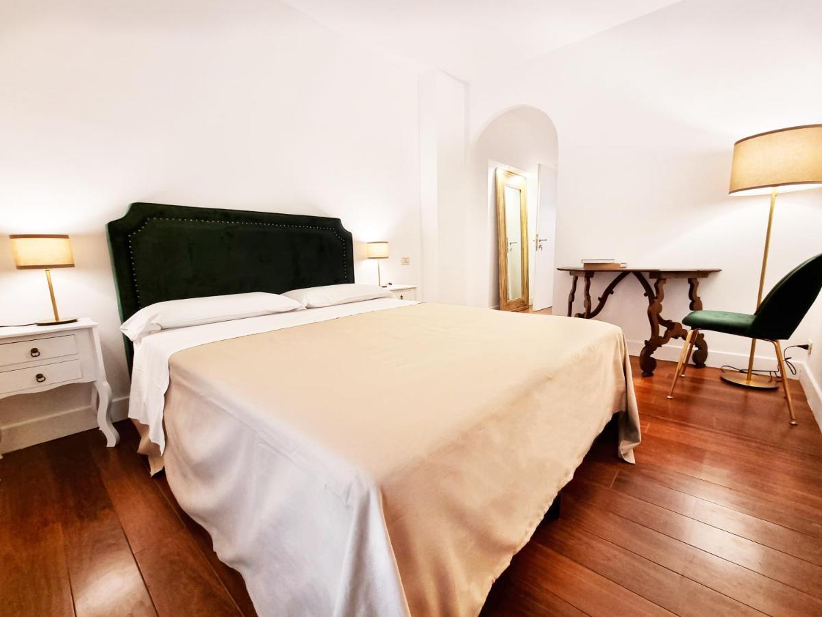 Charme & Chic San Giacomo Apartment *
