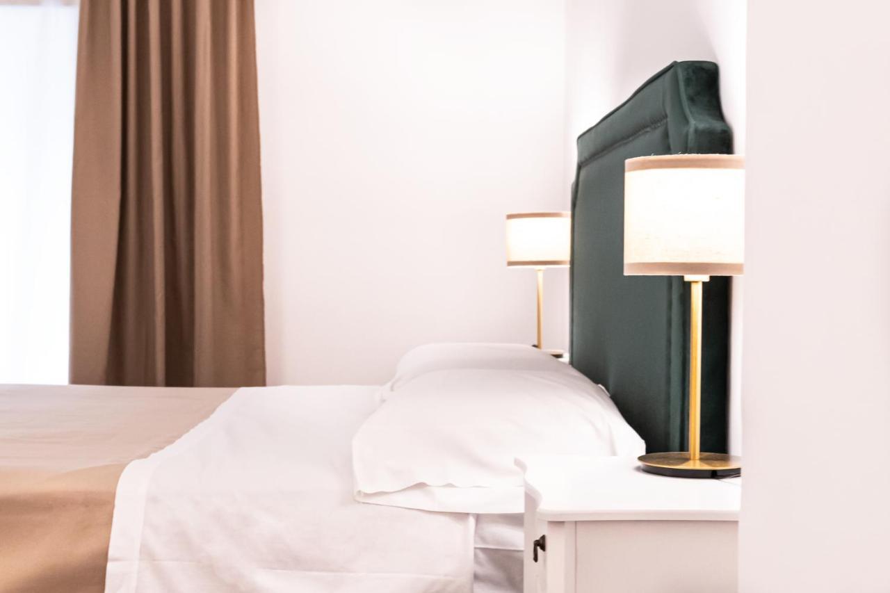 Charme & Chic San Giacomo Apartment