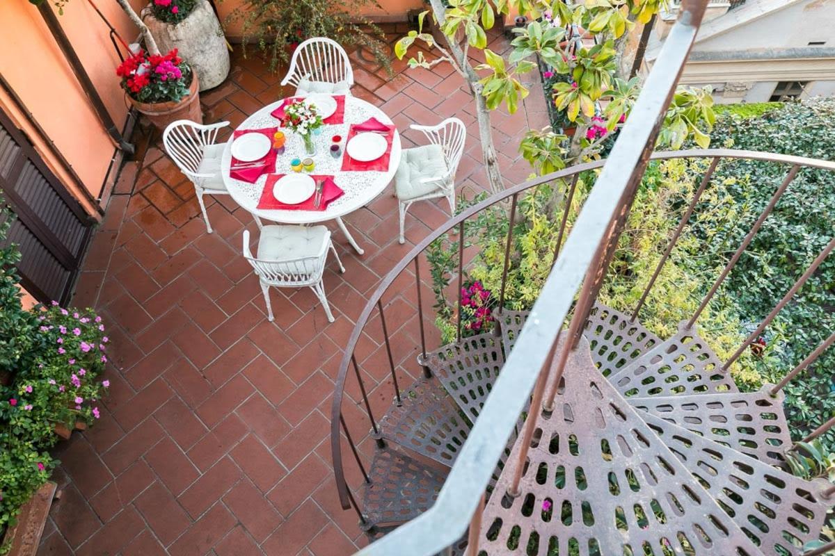 Pantheon Large Terrace Penthouse Apartment