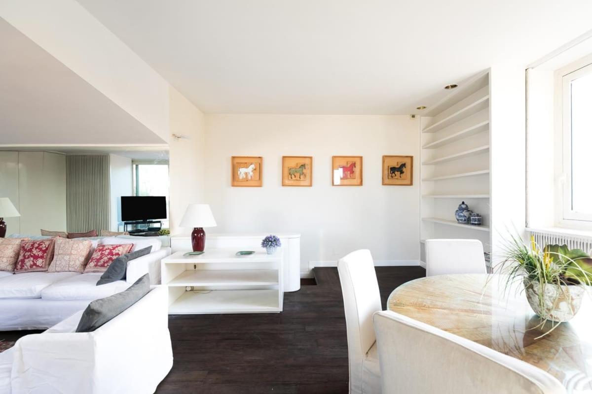 Pantheon Large Terrace Penthouse Apartment Rome
