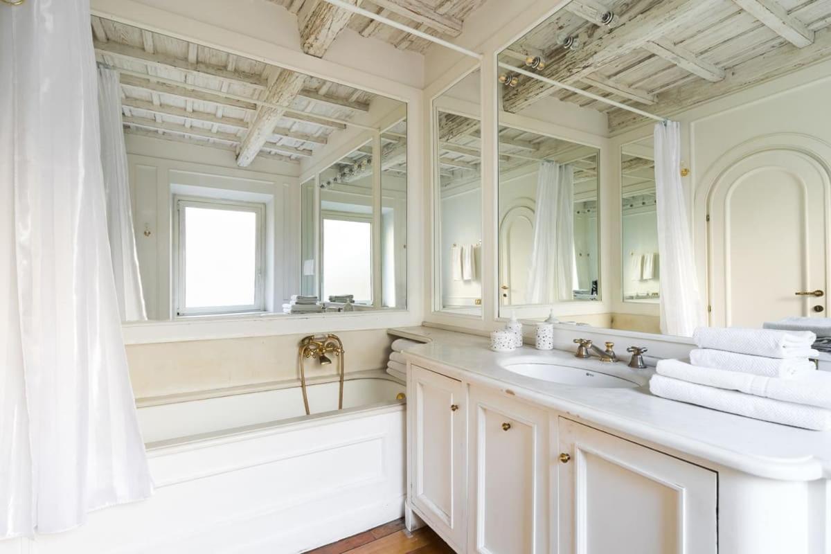 Pantheon Large Terrace Penthouse Apartment Rome