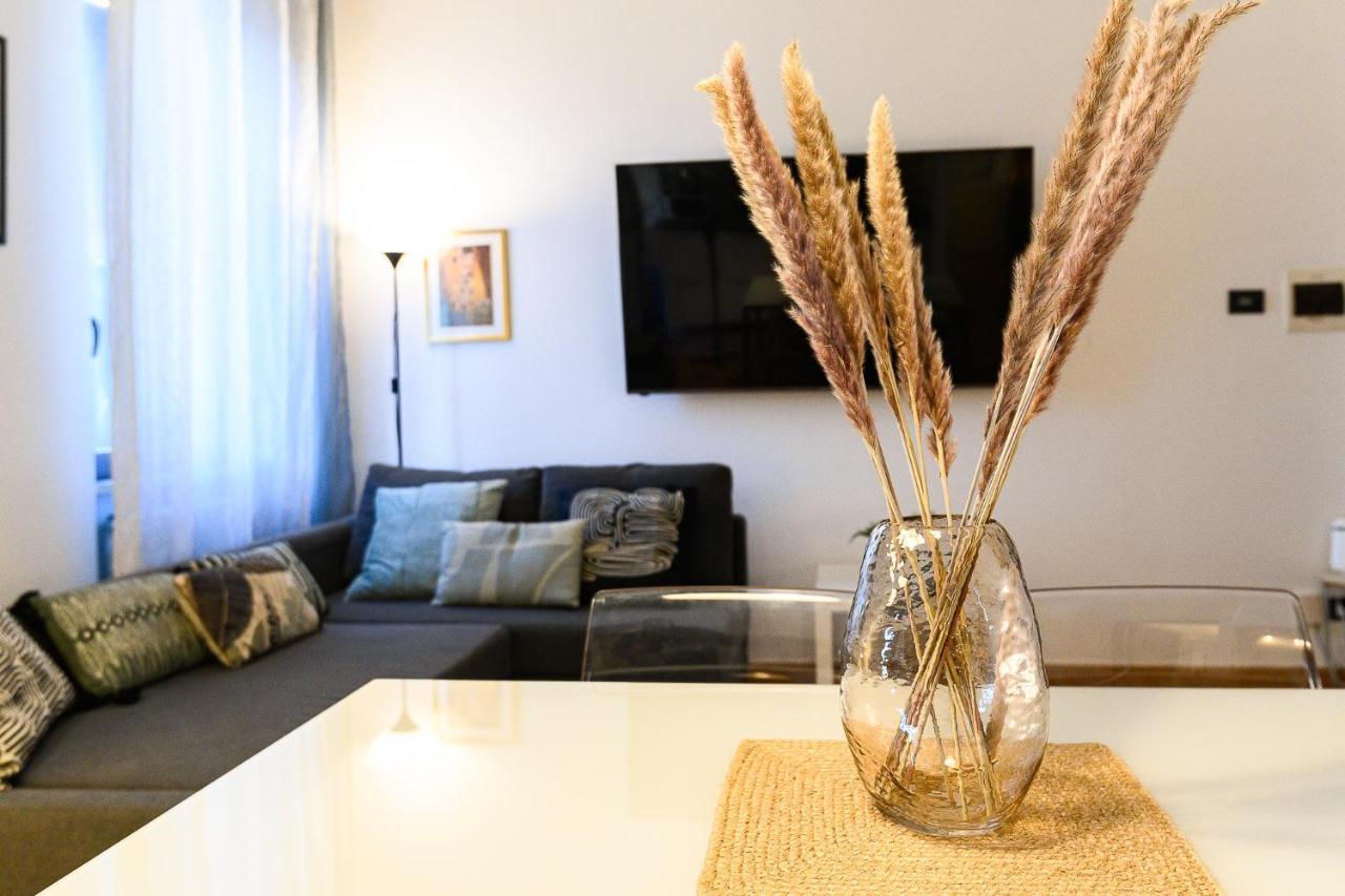 Cozy With Balcony By Ndp Rent Appartement Rome