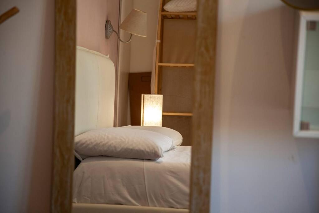 Modern And Stylish Flat Next To Metro Roma