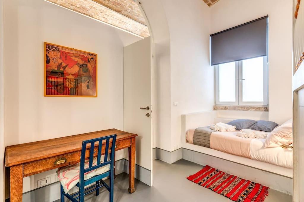 Apartment Trastevere 2 Bdr Orto Botanico With Private Patio Rome