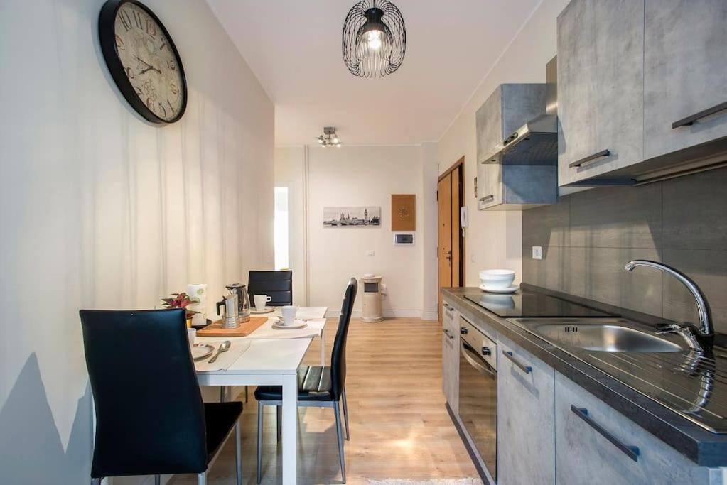 Moderno Tuscolana 2 Bdr And Living Metro A Apartment Rome