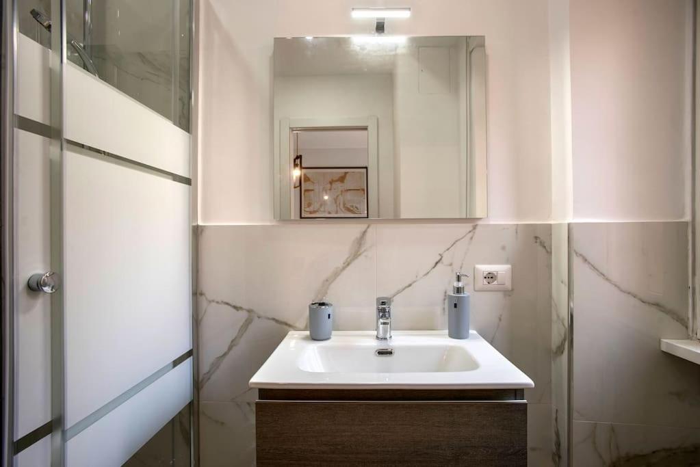 Apartment Moderno Tuscolana 2 Bdr And Living Metro A *