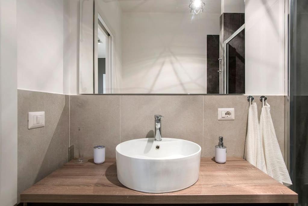 Moderno Tuscolana 2 Bdr And Living Metro A Rome