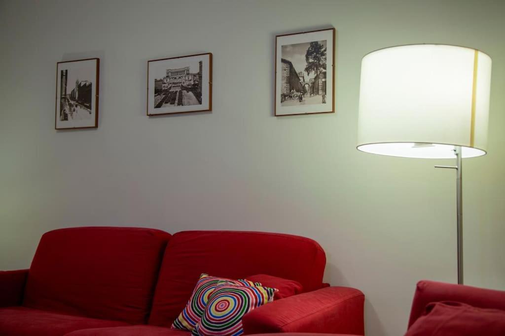 Peaceful In Piazza Venezia's Alleys Appartement *