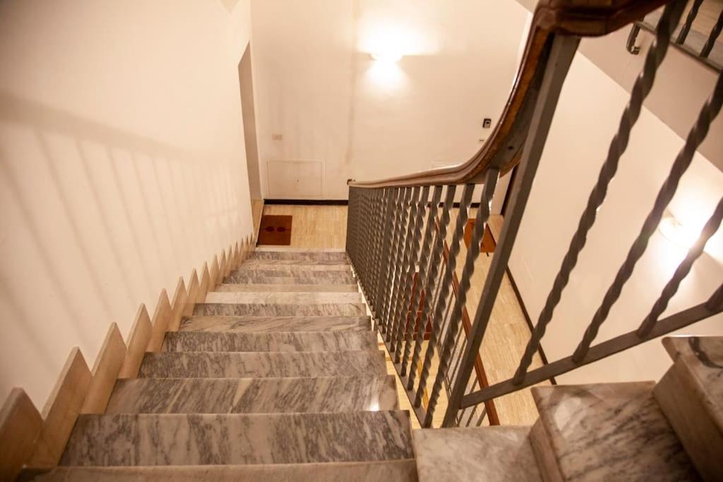 Peaceful In Piazza Venezia's Alleys Appartement