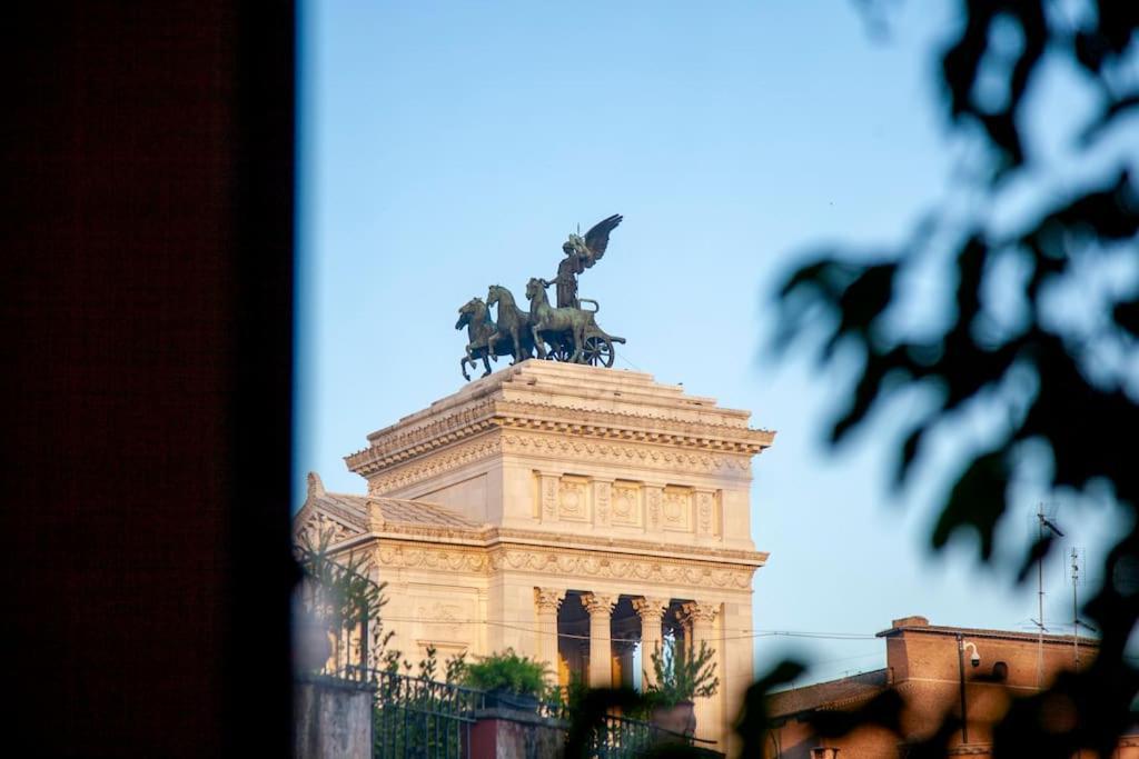 Peaceful In Piazza Venezia's Alleys Appartement Rome