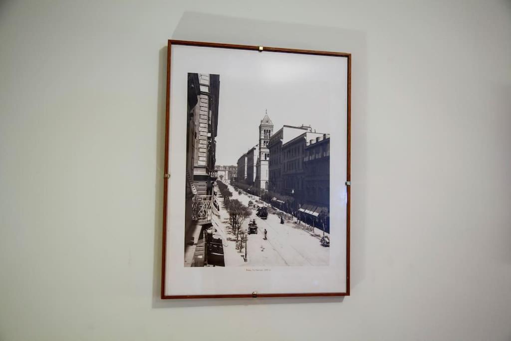 Peaceful In Piazza Venezia's Alleys Appartement