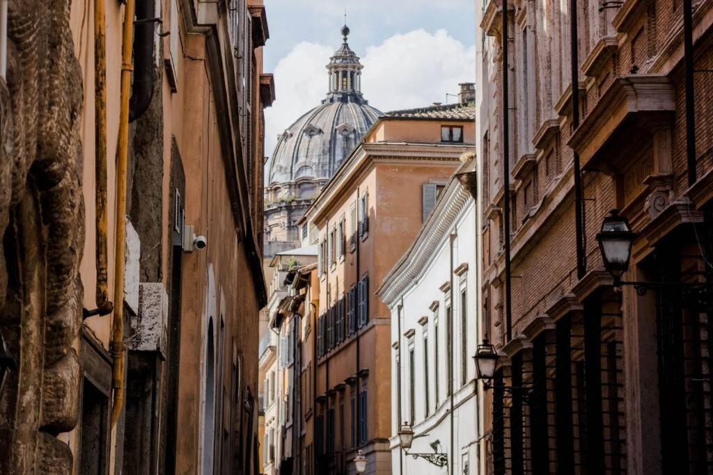 Peaceful In Piazza Venezia's Alleys Rome