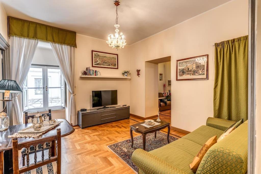 Apartment Adorable Flat By Barberini Trevi Fountain Rome