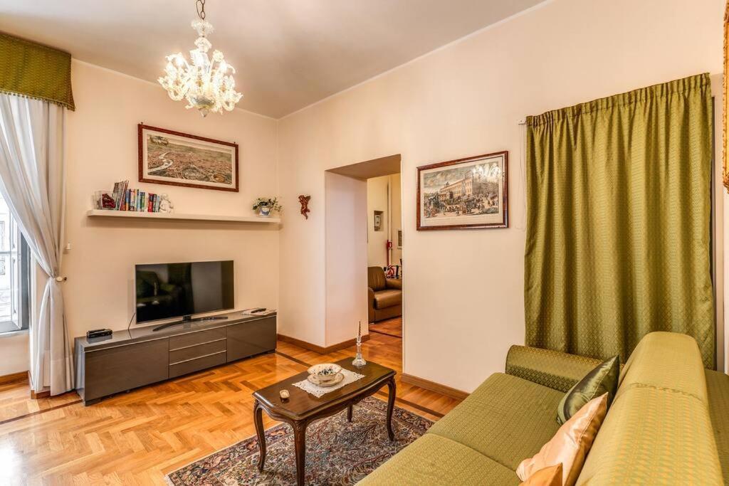 Adorable Flat By Barberini Trevi Fountain Apartment Rome