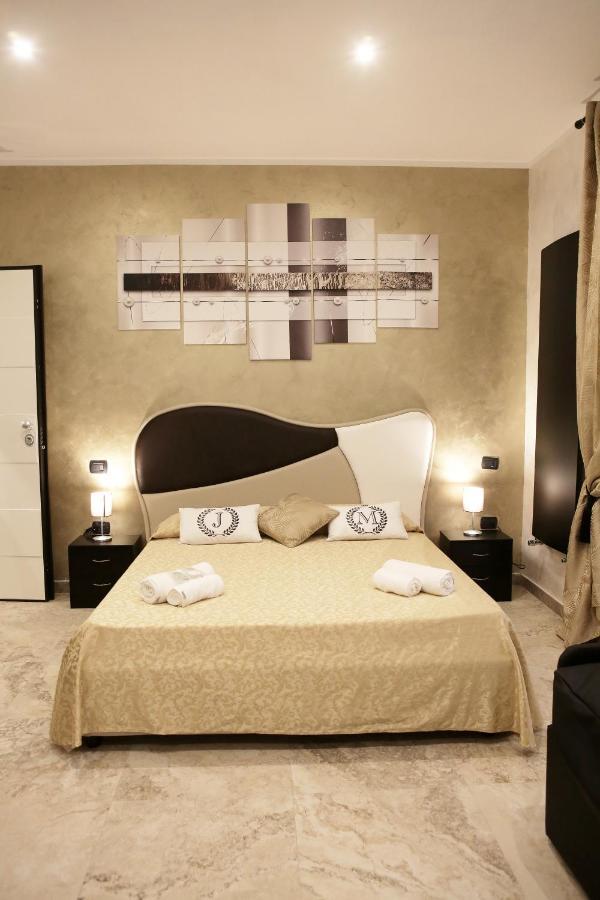 Jadore Monic * Rome