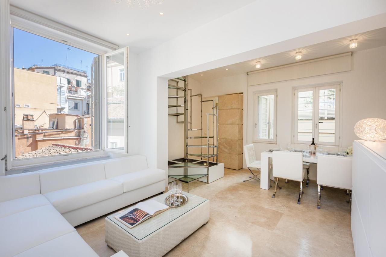 Amazing 3 Levels Penthouse Piazza Venezia Apartment