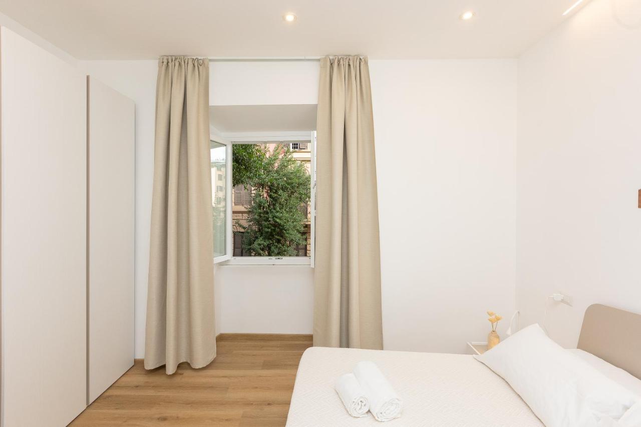 Colosseum Holidays - Three-bedroom Apartment *