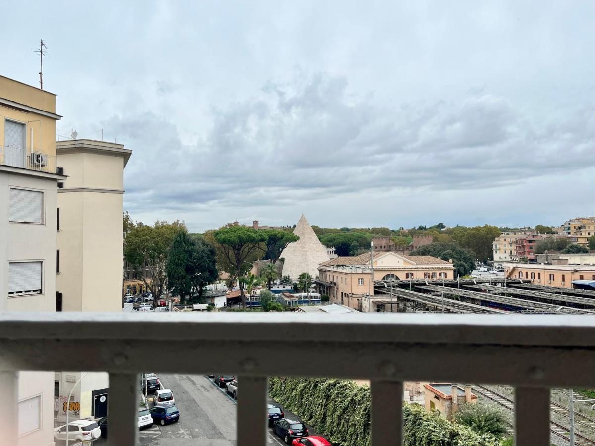 Appartement Pyramidhouse - 100mq With View - 2km From The Colosseum Rome