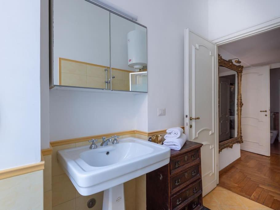 Giulia Luxury Two Bedroom Rome